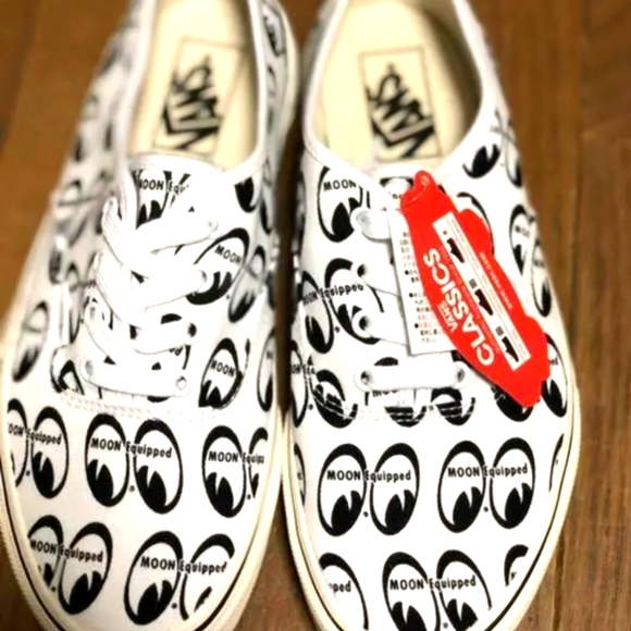 VANS X MOONEYES AUTHENTIC MQQN Equipped Sneakers White 2018 Japan Xmas Party ltd - Picture 2 of 7